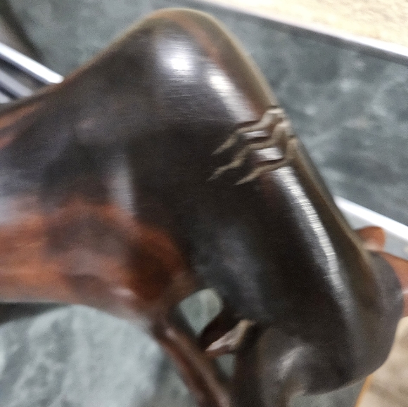 Handcrafted wooden Bull from the Phillipines - Picture 7 of 8